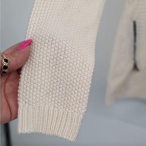 bar lll women’s cream colored‎ sweater with zipper size, long sleeve, size XS - Picture 3 of 7